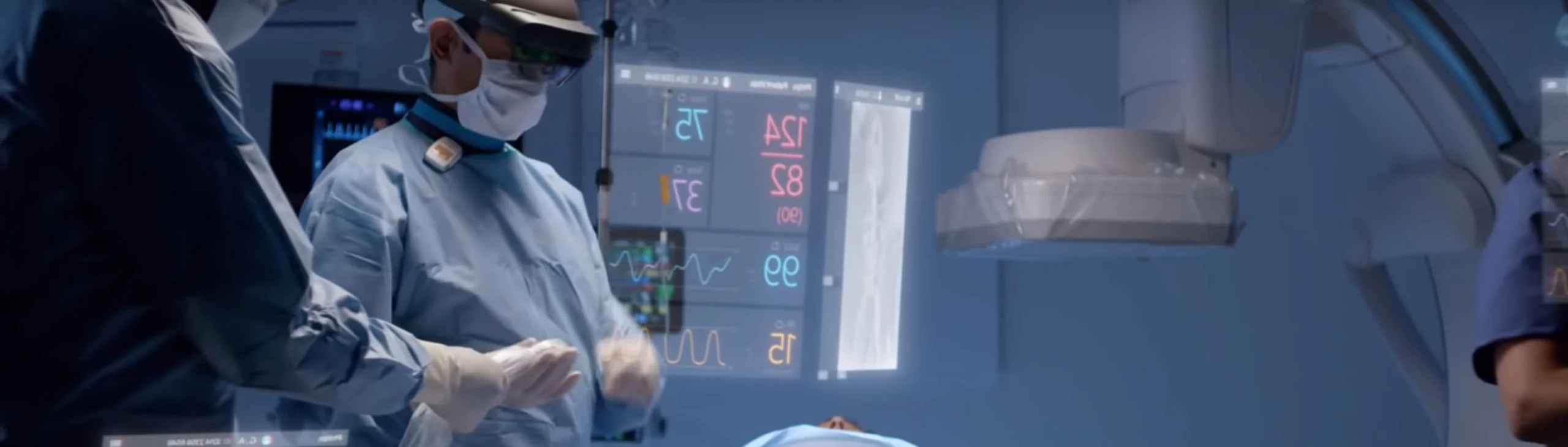 médicos usando gafas de realidad virtual durante una cirugía en un quirófano
