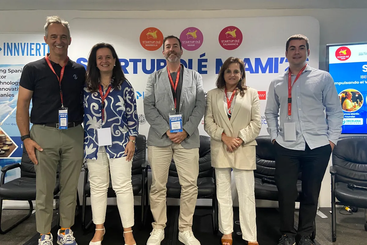 Iberoamerican Investor Forum panel moderated by Álvaro Monzón at Startup OLÉ Miami 2026