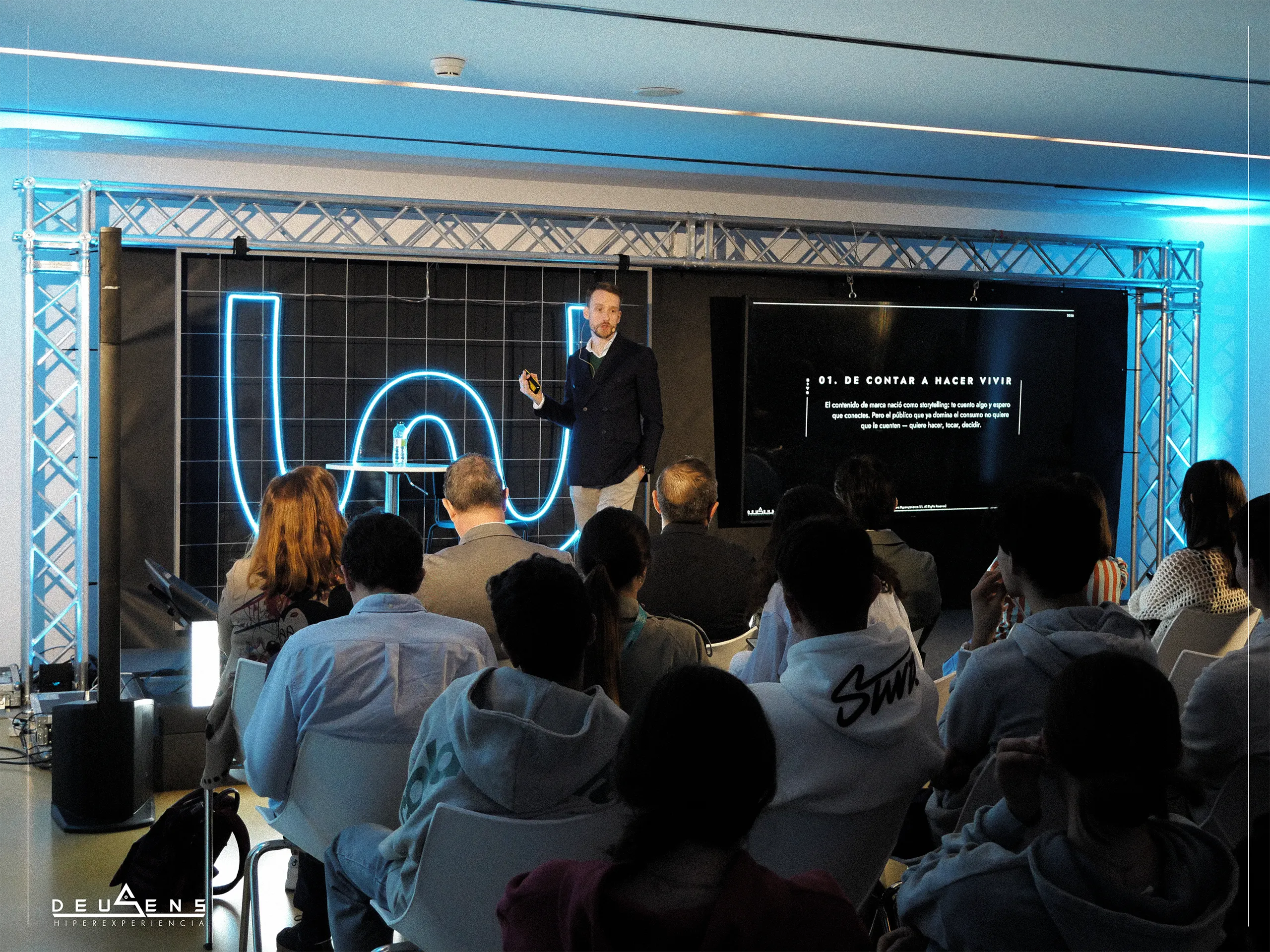 Álvaro Antoñanzas during his Hyperexperiences talk at the Lunar Lab stage
